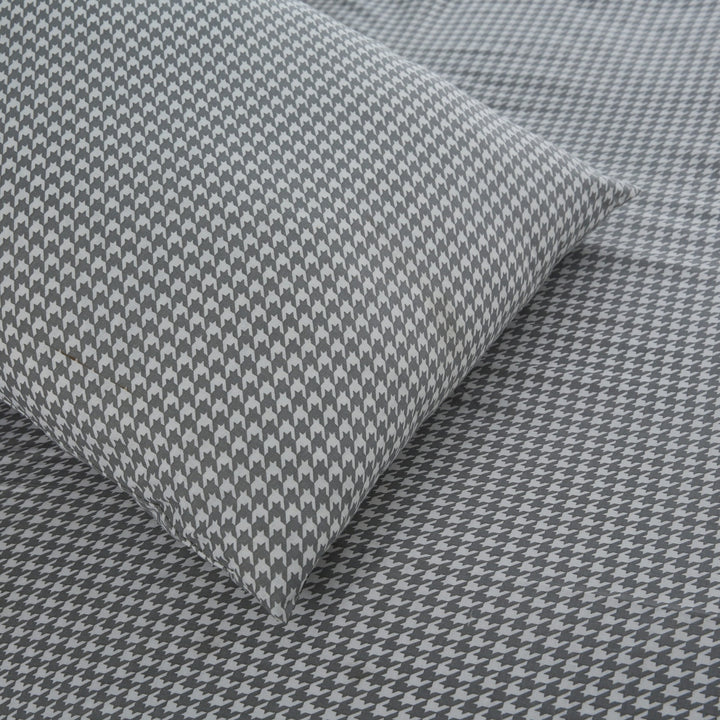 2 Pcs Elegant Printed Bed Sheet -1253