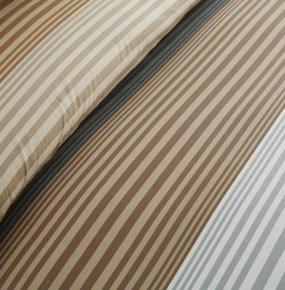 3 Pcs Premium Printed Bedsheet Set - Macro shoot