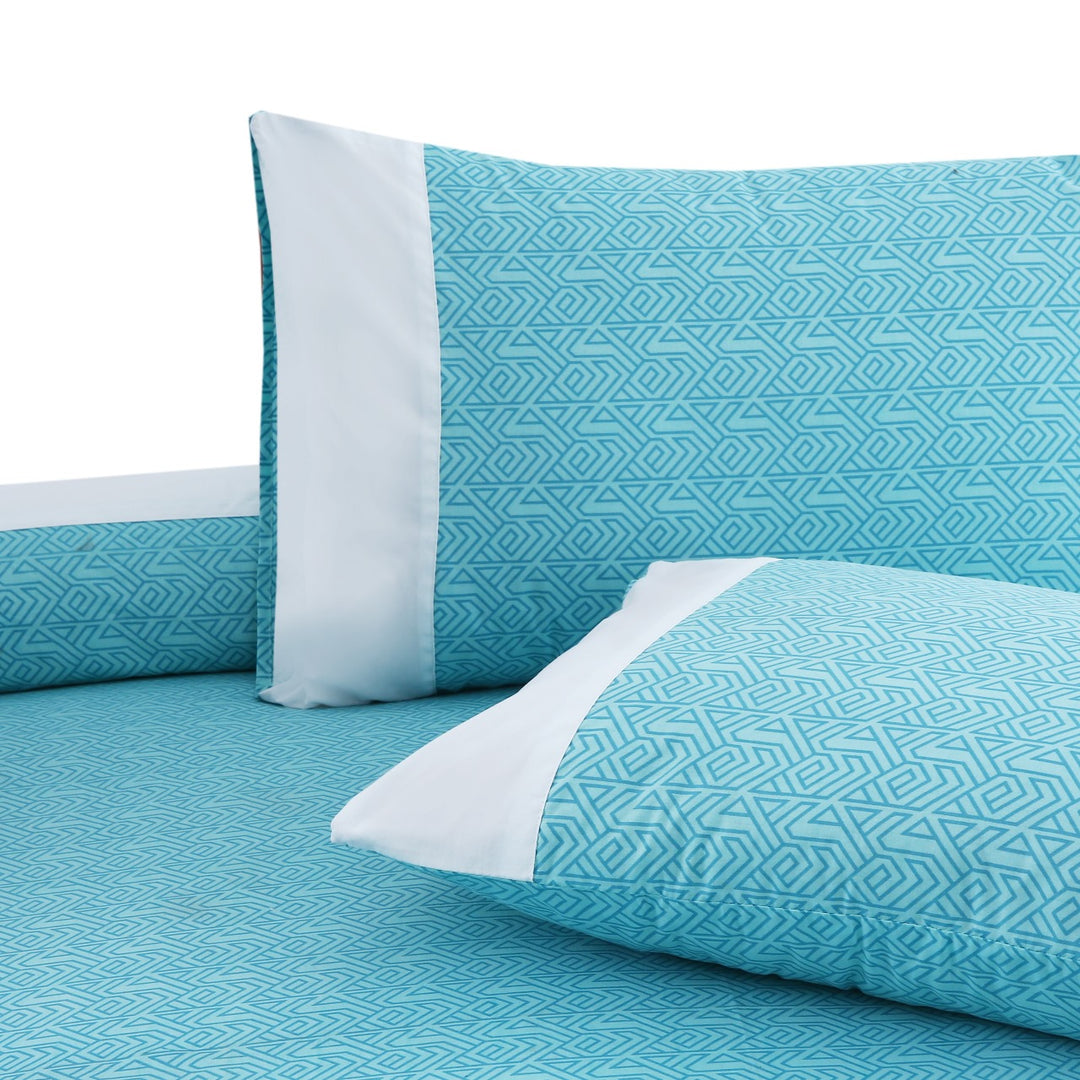 3 Pcs Cuffed Printed Bedsheet Set - 1434