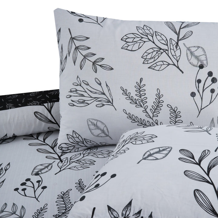 3 Pcs Premium Printed Bedsheet Set - 1479
