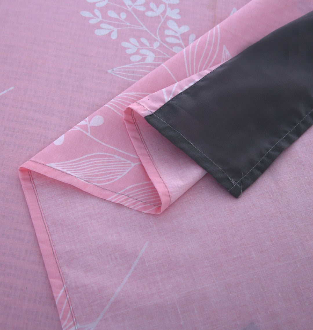 3 Pcs Cuffed Printed Bedsheet Set - 1545
