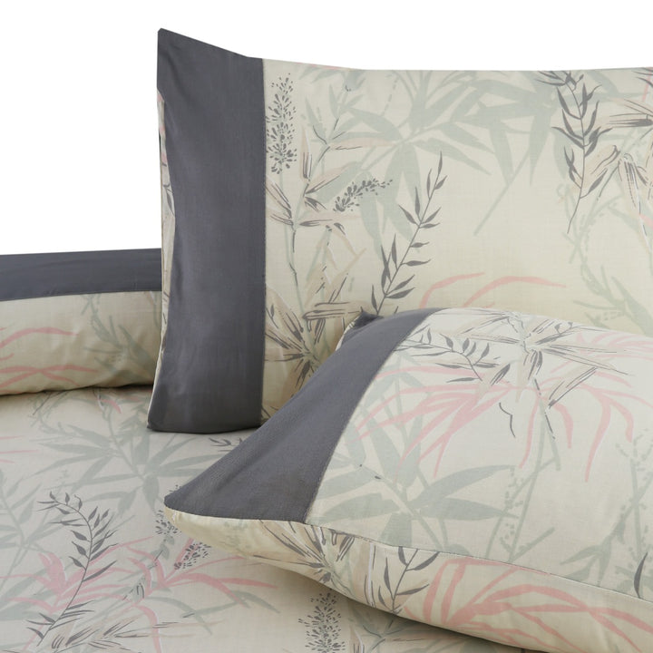 3 Pcs Cuffed Printed Bedsheet Set - 1560