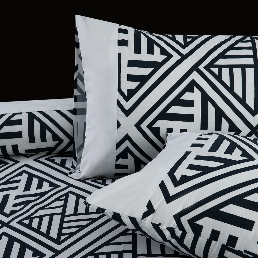 3 Pcs Cuffed Printed Bedsheet Set - 1564