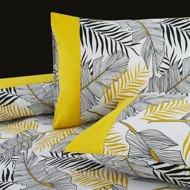 3 Pcs Cuffed Printed Bedsheet Set - 1568