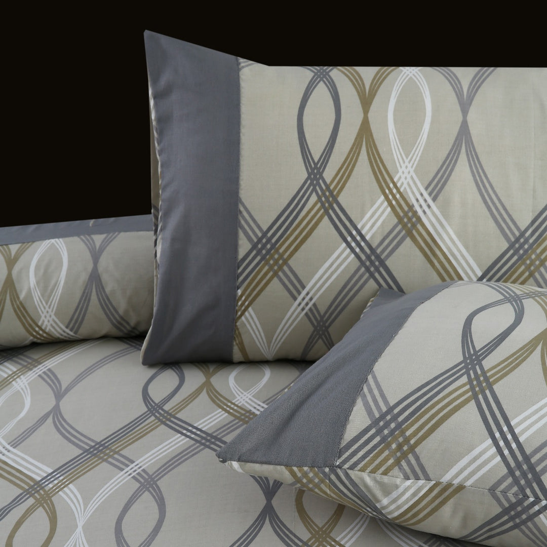 3 Pcs Cuffed Printed Bedsheet Set - 1569