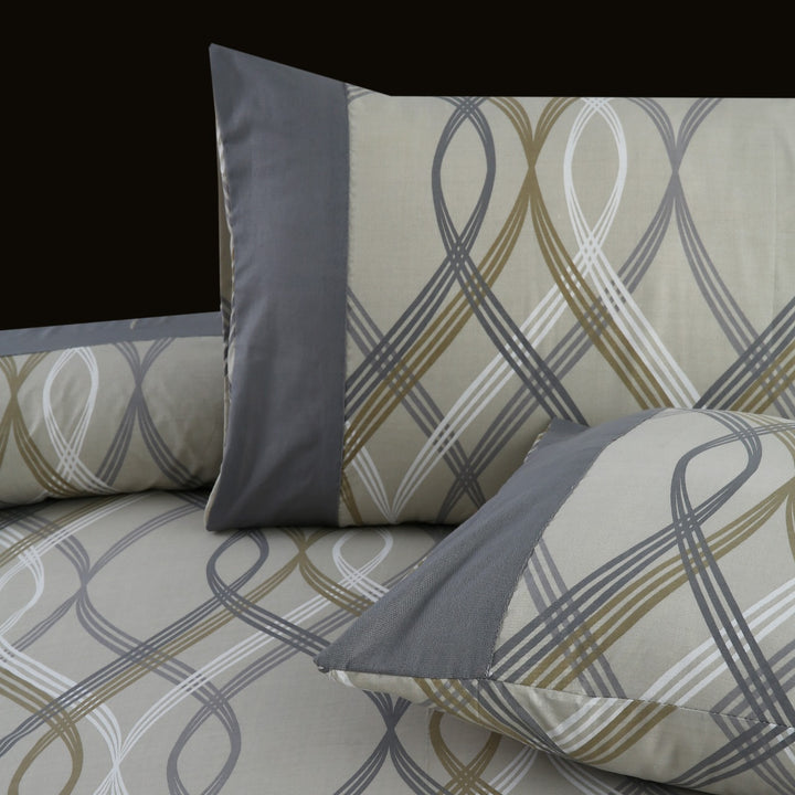 3 Pcs Cuffed Printed Bedsheet Set - 1569