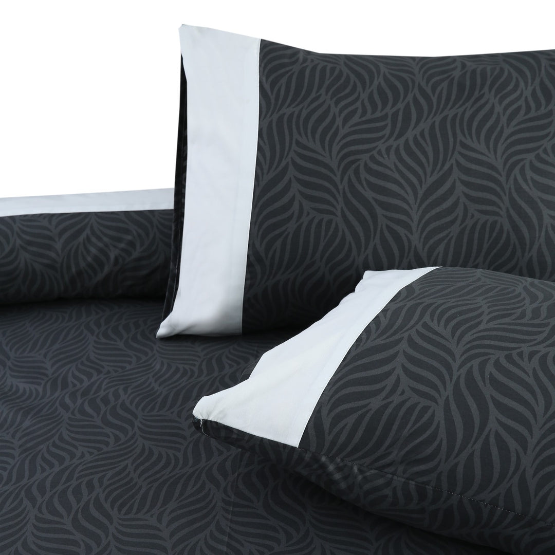 3 Pcs Cuffed Printed Bedsheet Set - 1571