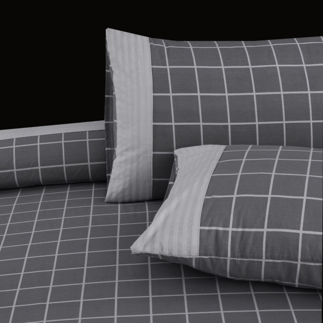 3 Pcs Cuffed Printed Bedsheet Set - 1610