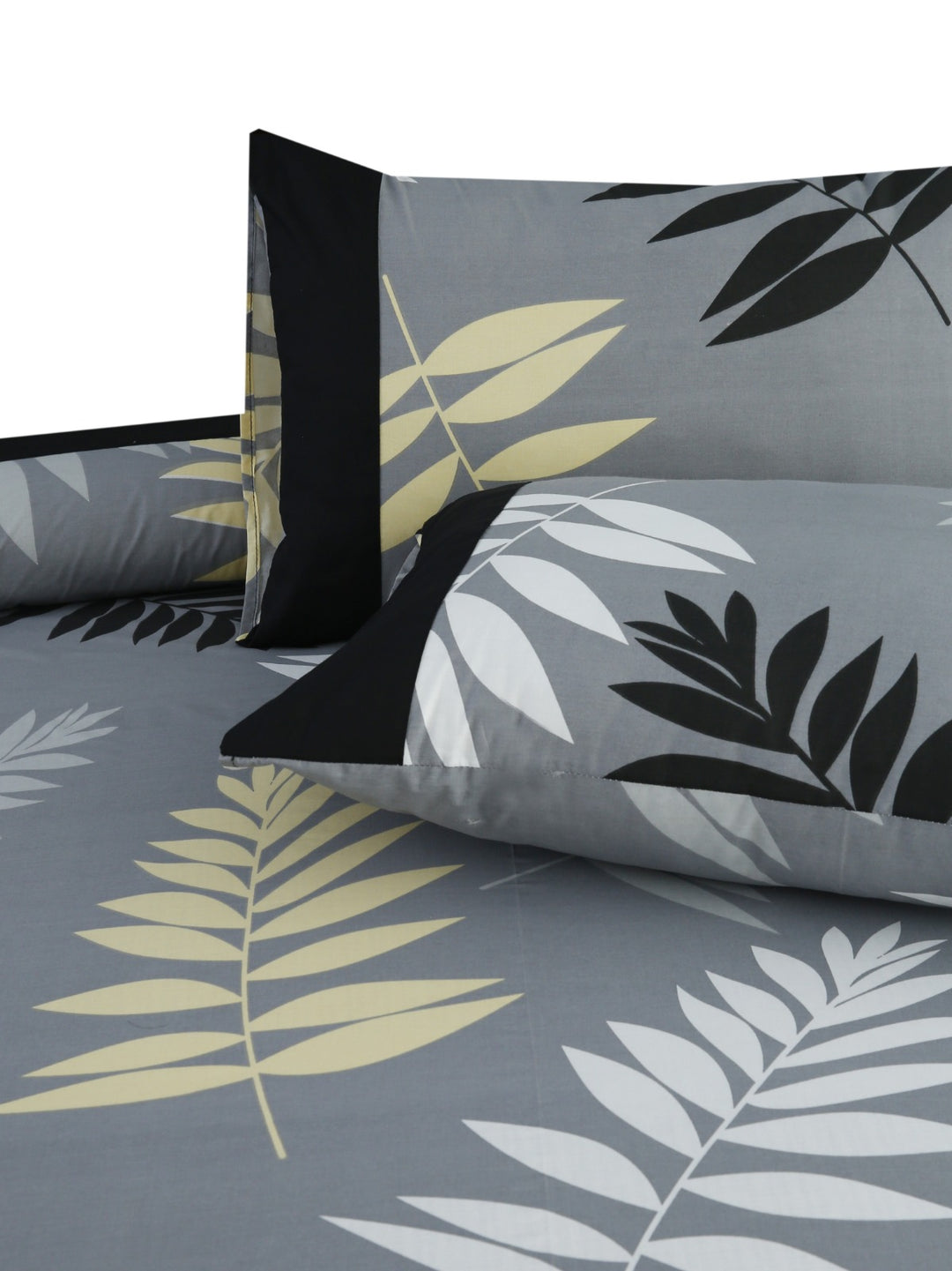 3 Pcs Cuffed Printed Bedsheet Set - 1626