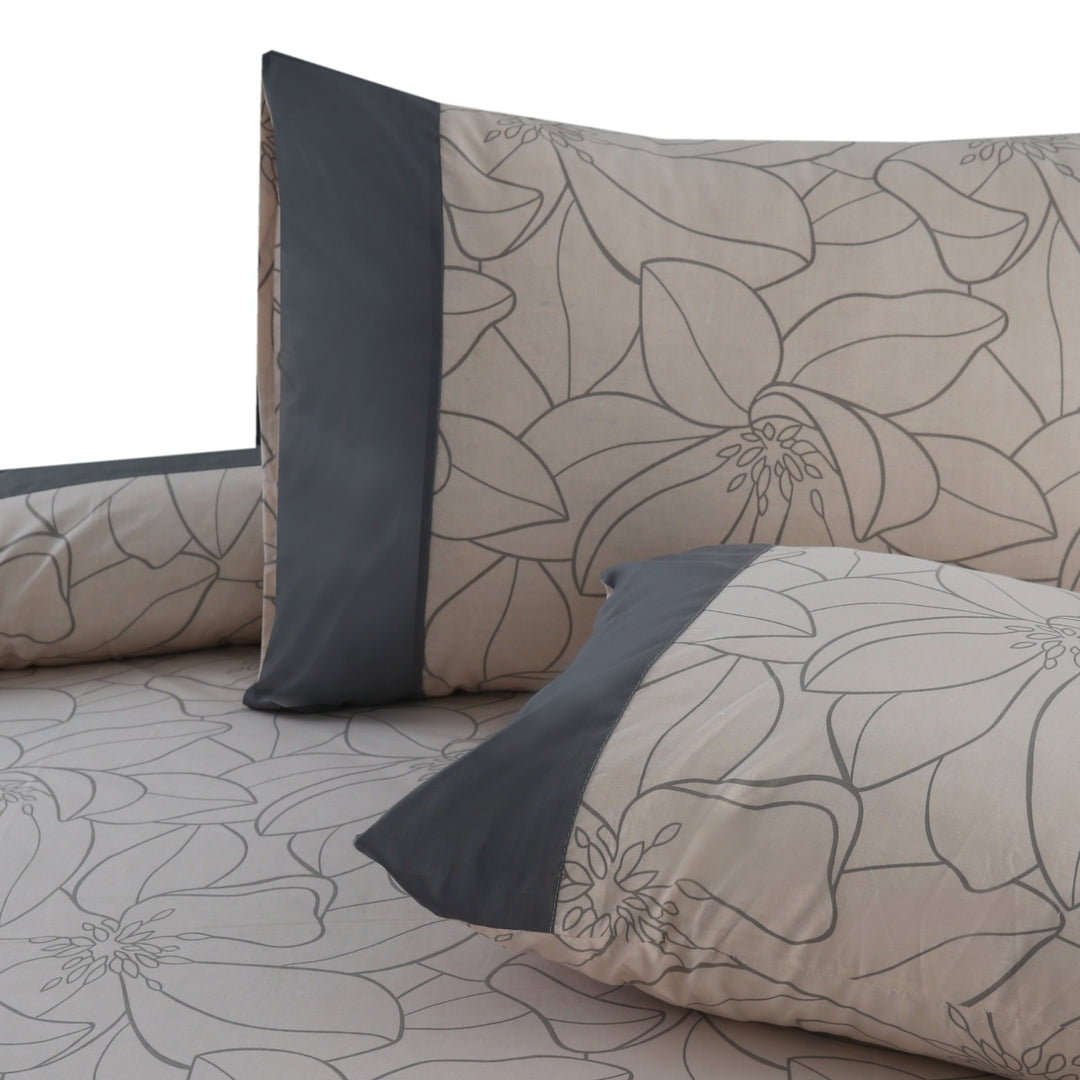 3 Pcs Cuffed Printed Bedsheet Set - 1690