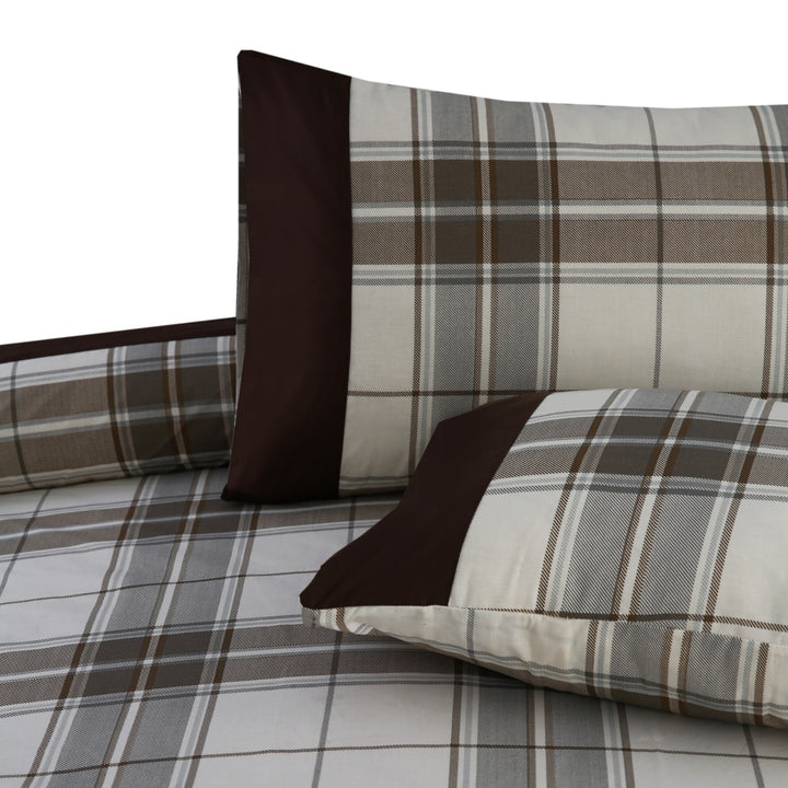 3 Pcs Cuffed Printed Bedsheet Set - 1696