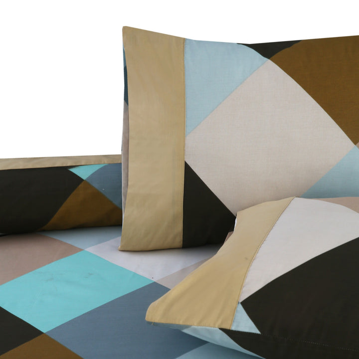 3 Pcs Cuffed Printed Bedsheet Set - 1698