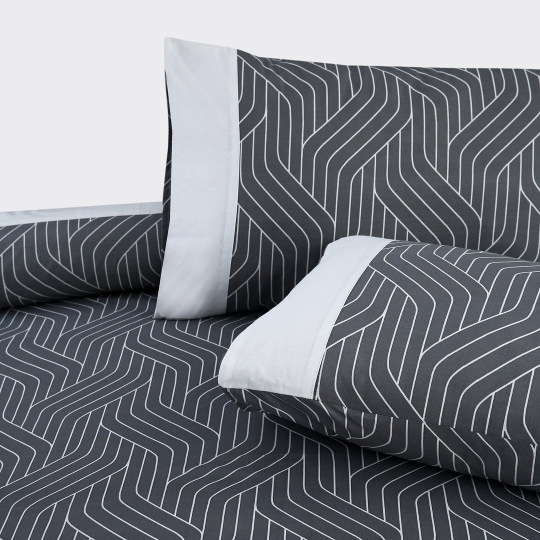 3 Pcs Cuffed Printed Bedsheet Set - 1706